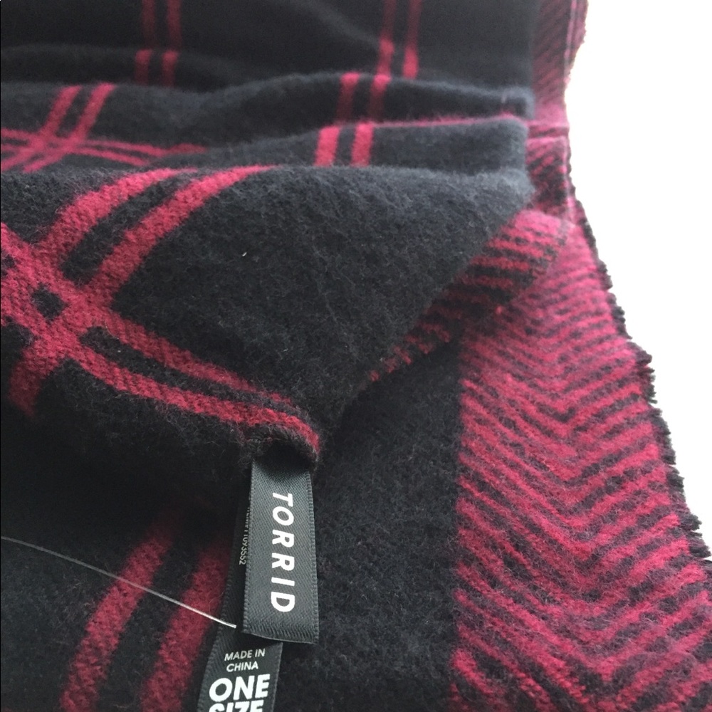 🌹SOLD🌹TORRID Merlot Black Plaid poncho Wrap - Picture 4 of 8